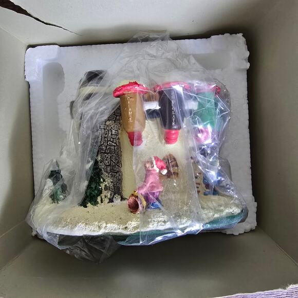 Vintage Santa's Town at the North Pole Christmas Village Candy Cooker in Box - Picture 2 of 7